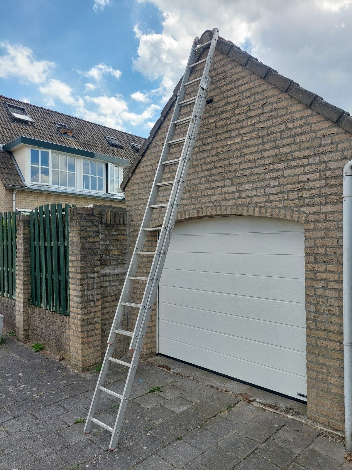 Stevige en solide aluminium ladder....2 x 4 mtr., Ophalen, Gebruikt, 4 meter of meer