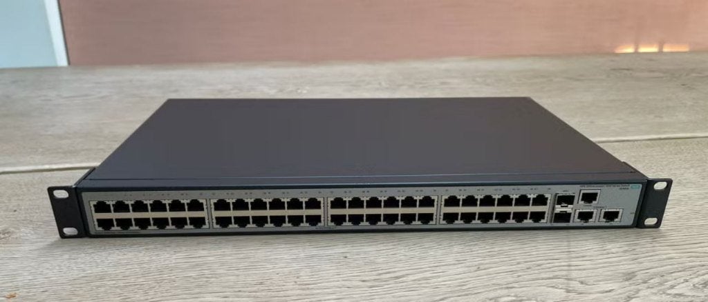 HP Switch 48x 1Gbit poort + 2x 10Gbit + 2x SFP+, Computers en Software, Netwerk switches, Ophalen of Verzenden, Zo goed als nieuw