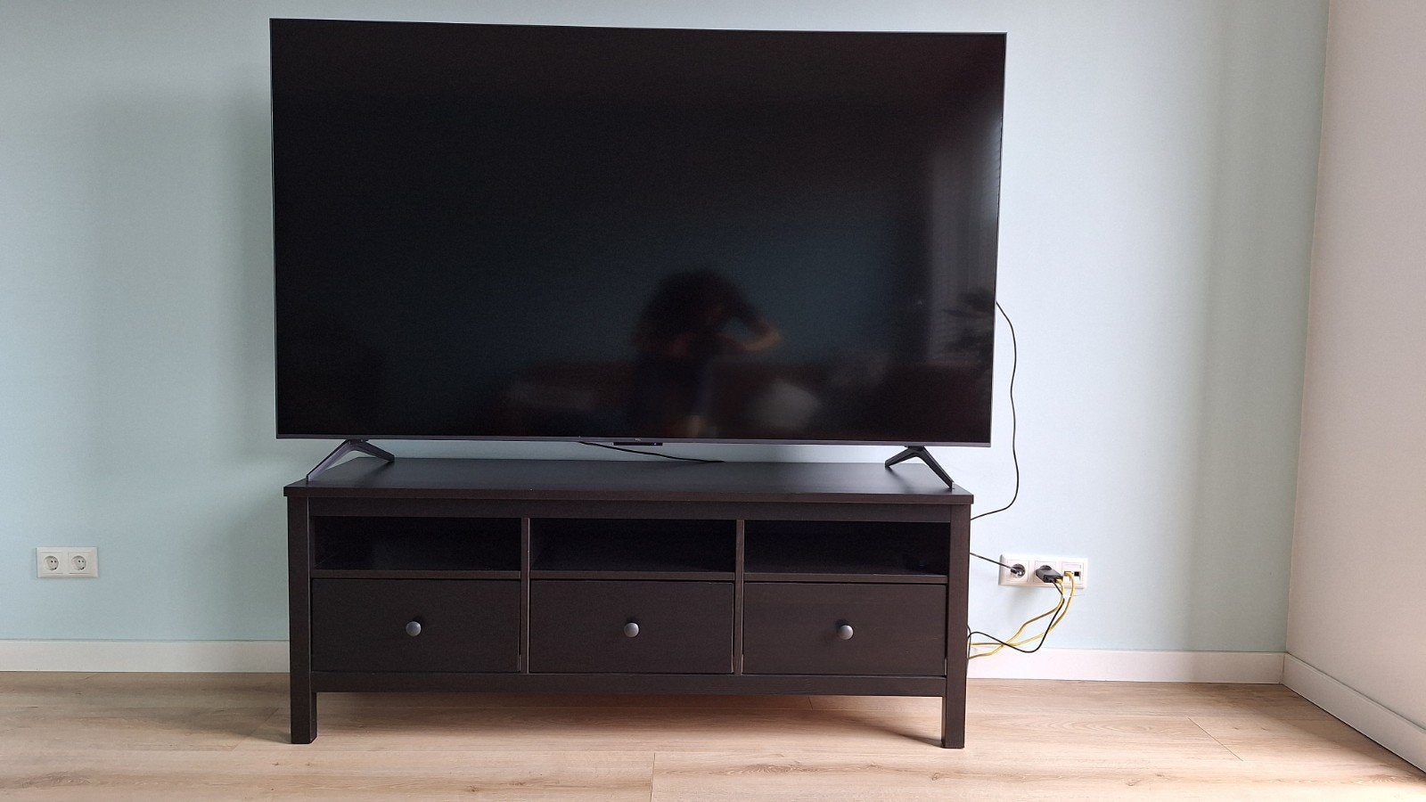 IKEA HEMNES Tv-meubel zwartbruin 148x47x57 cm, Huis en Inrichting, Woonaccessoires | Cd- en Dvd-rekken, Ophalen, Hout