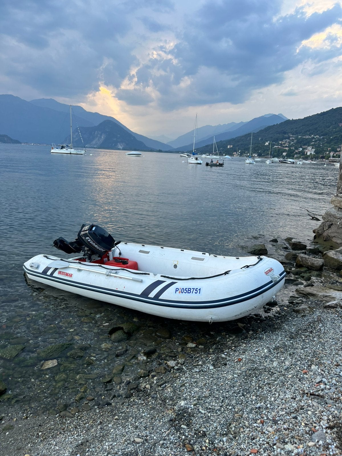 Suzumar DS-390 met gereviseerde Evinrude 30pk 2takt, Watersport en Boten, Rubberboten, Ophalen, Zo goed als nieuw, Buitenboordmotor