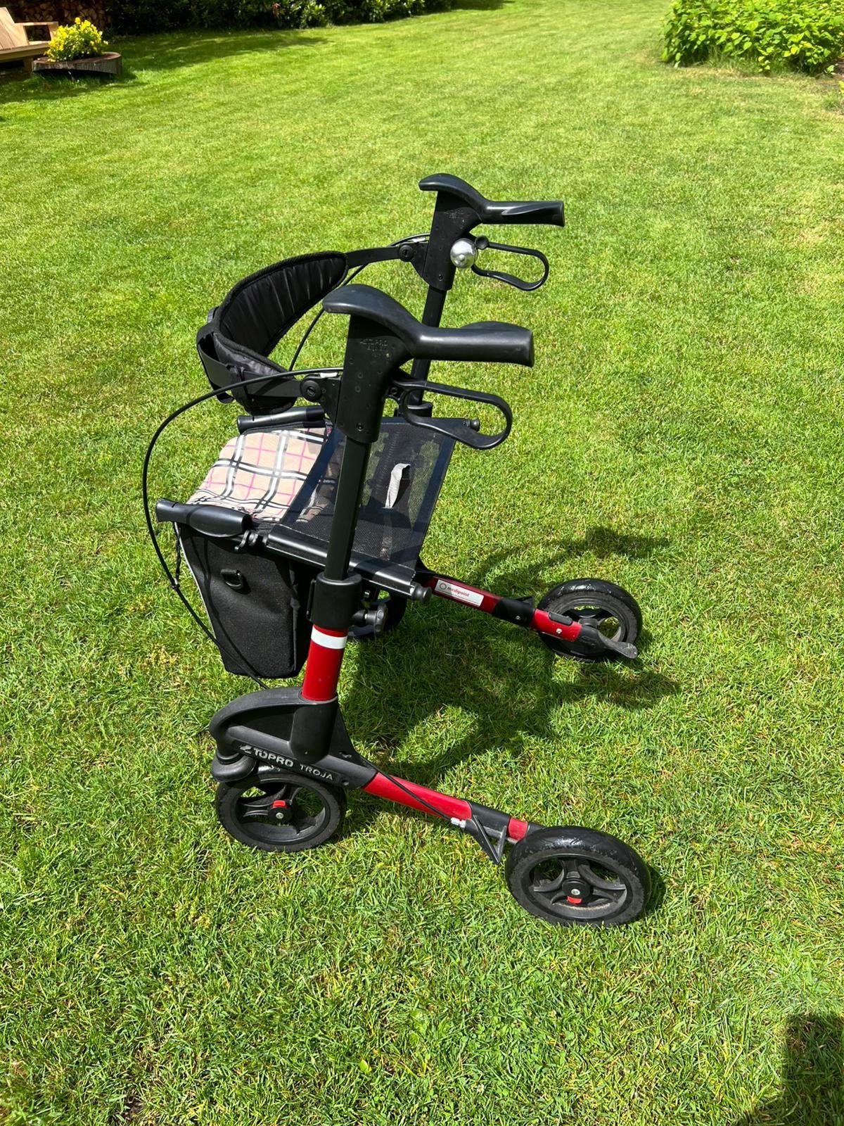Rollator Topro Troja maat S/M rood met zitje en tas, Diversen, Rollators, Ophalen, Opvouwbaar, Gebruikt