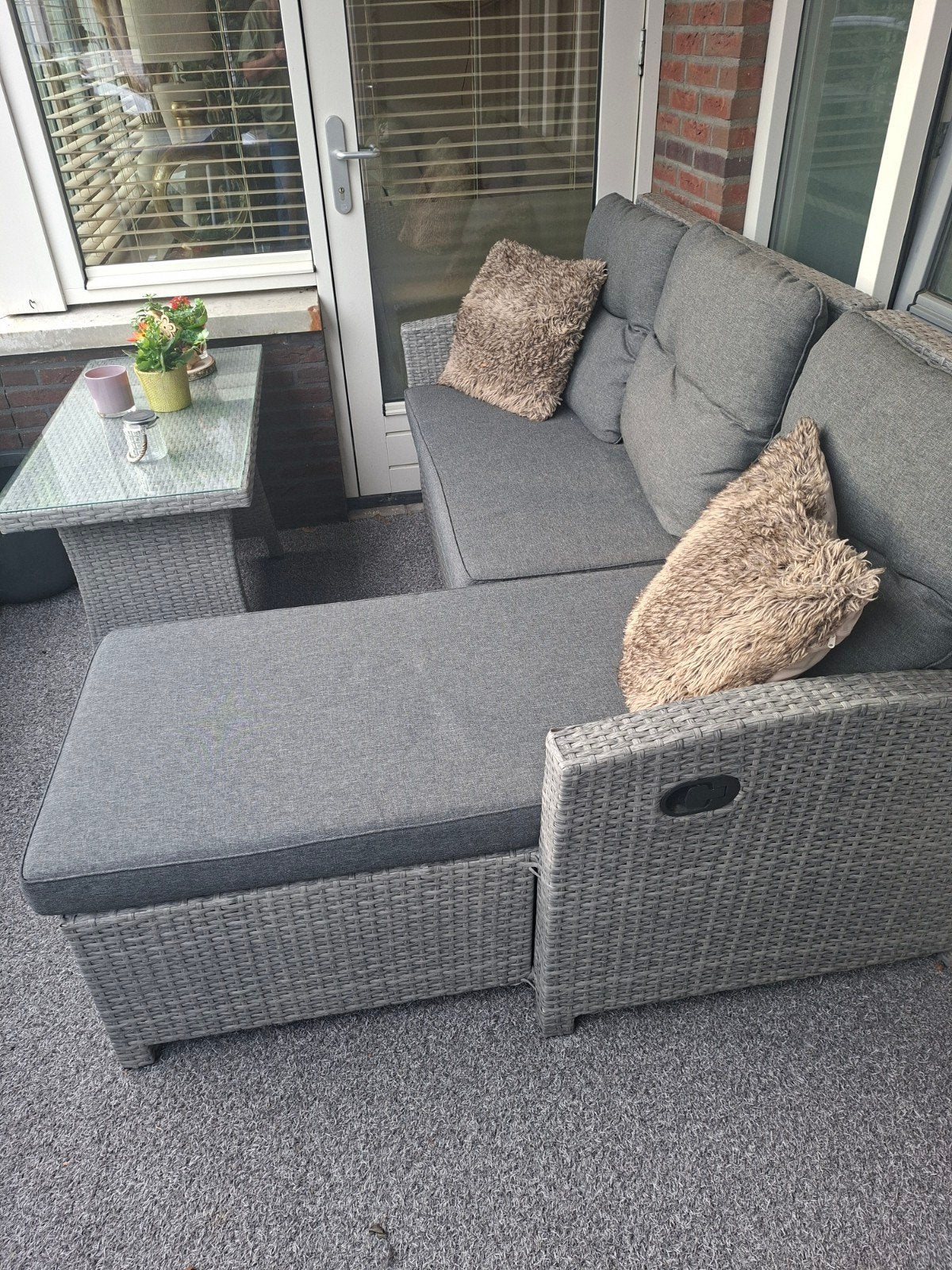 Mooie kleine loungeset inclusief tafel en kussens., Ophalen, Bank, Kunststof, 3 zitplaatsen