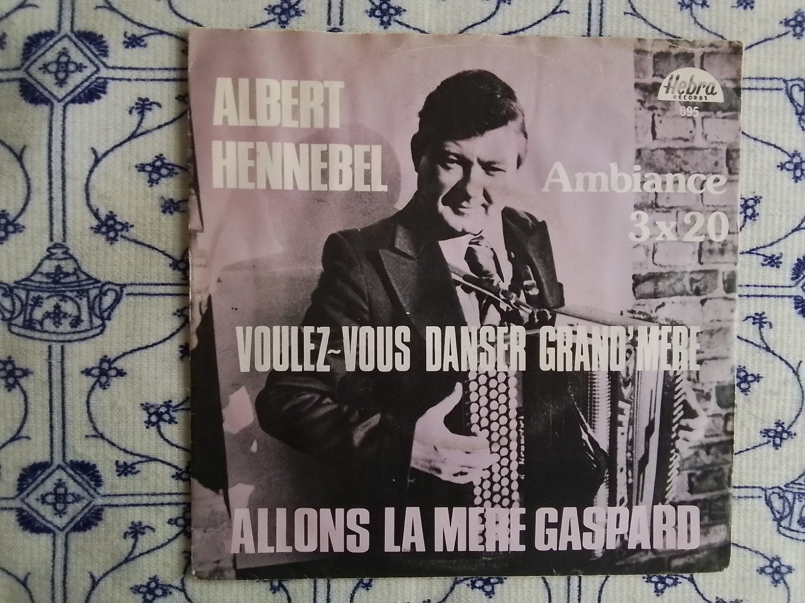 Albert hennebel             Voulez-vous danser grand'mere, Ophalen of Verzenden, Zo goed als nieuw, 7 inch, Pop