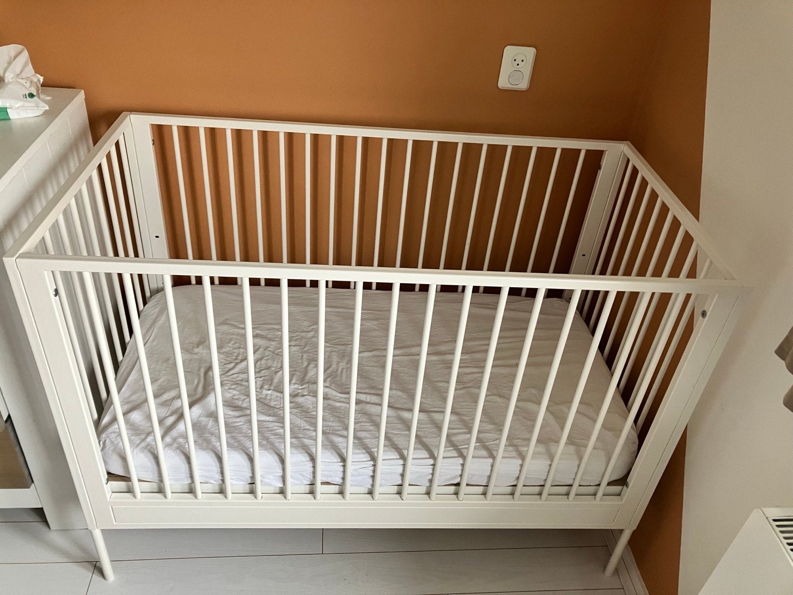 Wit ledikantje voor baby of peuter, Ophalen, Gebruikt, Ledikant