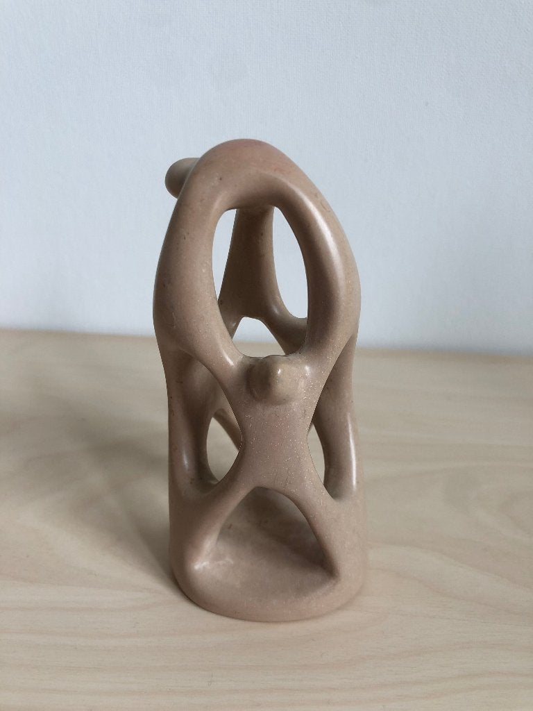 Sculptuur speksteen 12 cm ouder met 3 kinderen, Verzamelen, Ophalen of Verzenden, Zo goed als nieuw, Mens