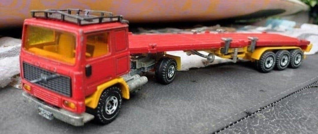 klassieke SIKU VOLVO TREKKER oplegger, Hobby en Vrije tijd, Ophalen of Verzenden, Zo goed als nieuw, Bus of Vrachtwagen, SIKU