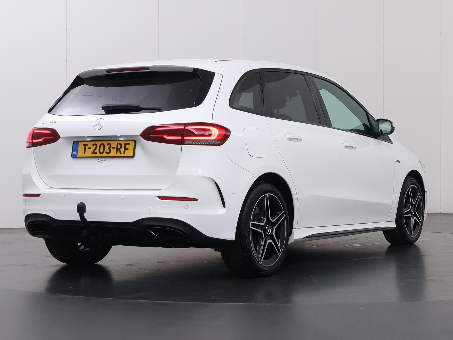 Mercedes-Benz B-klasse 250 e | AMG | Night | Trekhaak | Sfee, Auto's, Dealer onderhouden, Gebruikt, Euro 6, 16 kWh