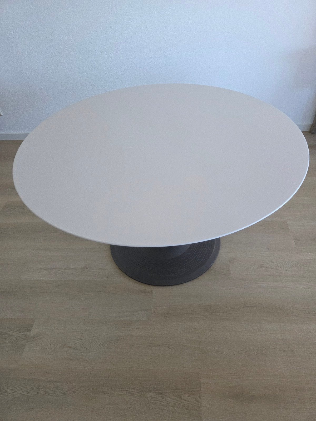 Leolux tafel, Ophalen, Gebruikt, Rond, 100 tot 150 cm