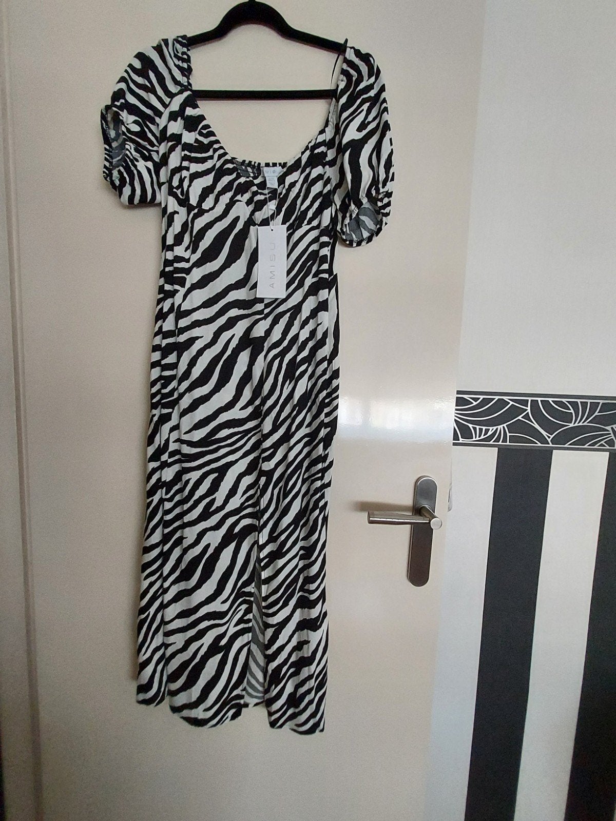 Nieuwe Amisu Zebra Print Jurk - Maat L, Kleding | Dames, Jurken, Zwart, Maat 42/44 (L), Nieuw, Ophalen of Verzenden