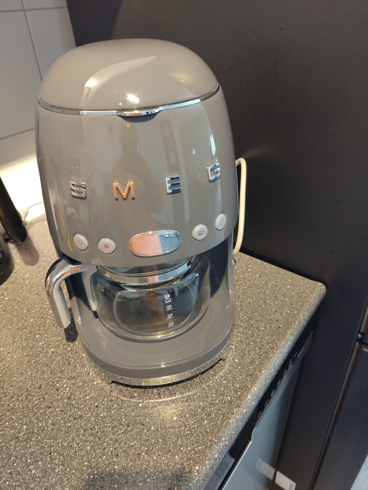 Smeg Koffiezetapparaat - Grijs, Gebruikt, 10 kopjes of meer, Koffiemachine, Gemalen koffie