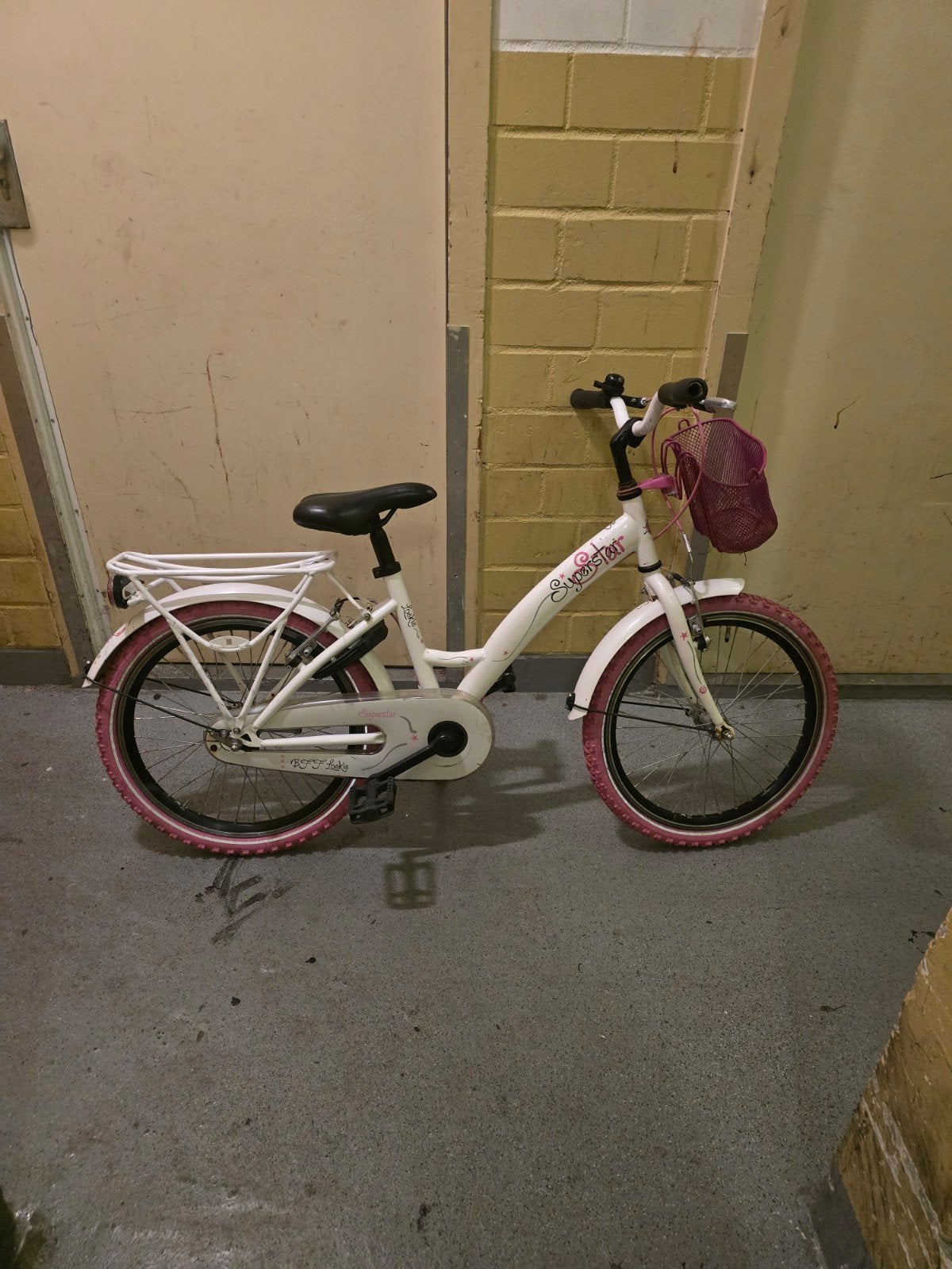 loekie superstar 20inch meisjes fiets, Fietsen en Brommers, Ophalen, Terugtraprem, Gebruikt, Loekie