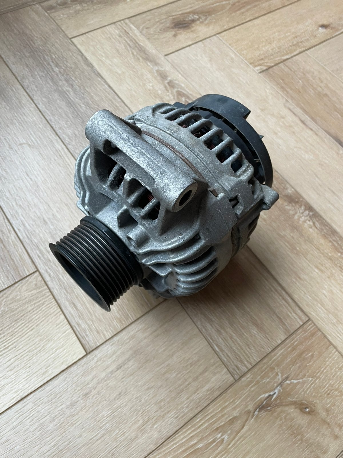 Bosch wisselstroom dynamo MB Actros motor, Auto-onderdelen, Vrachtwagen-onderdelen, Mercedes-Benz, Elektronica en Kabels, Gebruikt