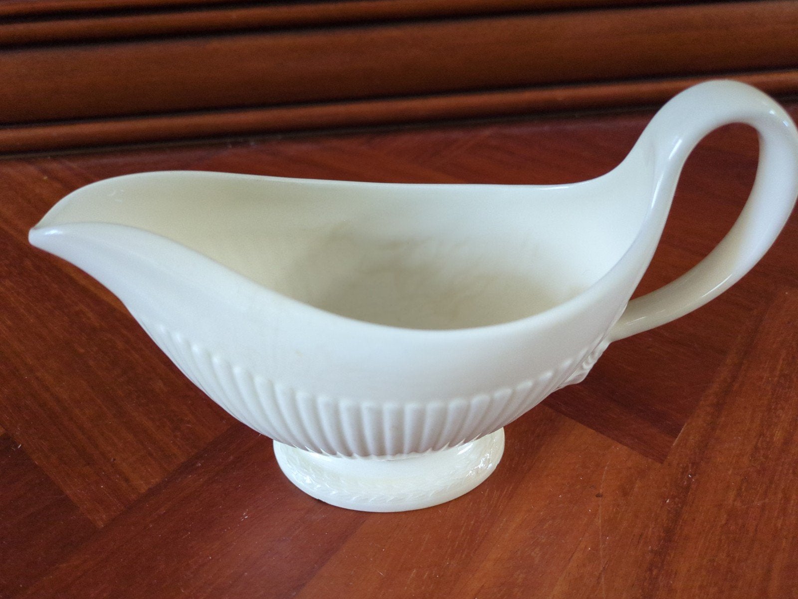 Wedgwood Edme sauskom, Huis en Inrichting, Gebruikt, Ophalen of Verzenden, Kom(men), Overige stijlen