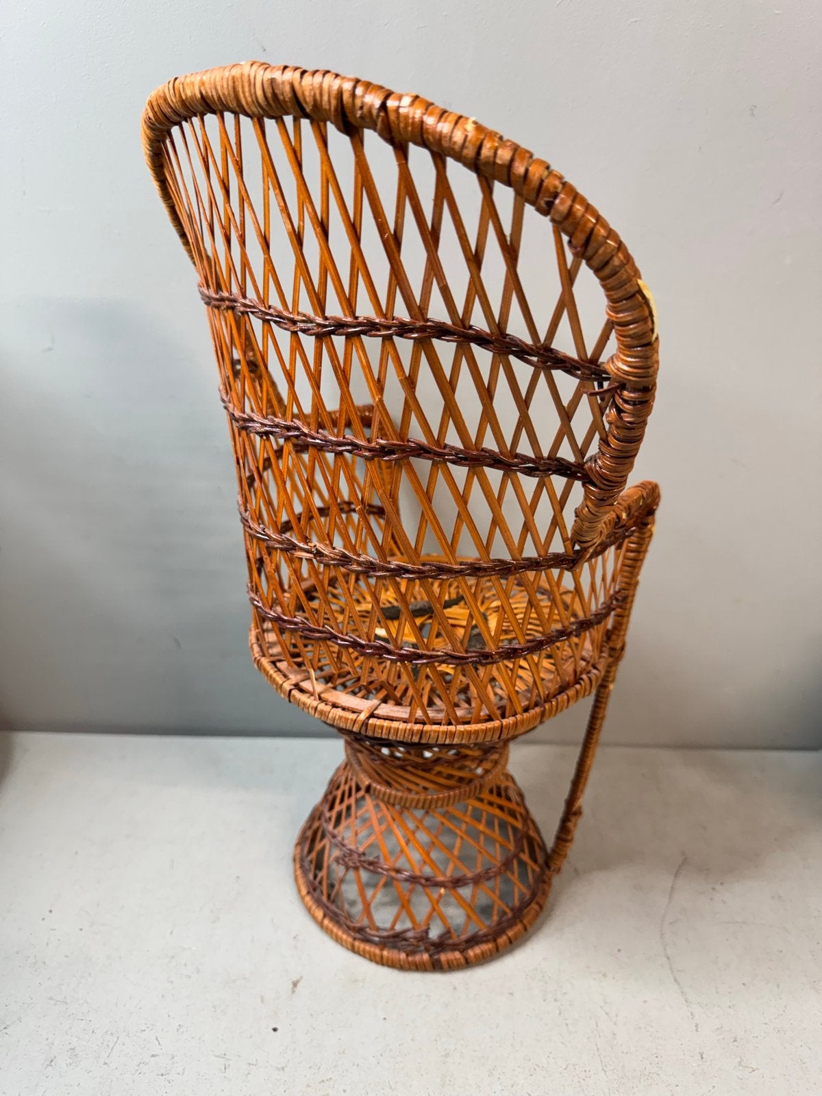 Rotan pauw poppenstoel, Ophalen of Verzenden
