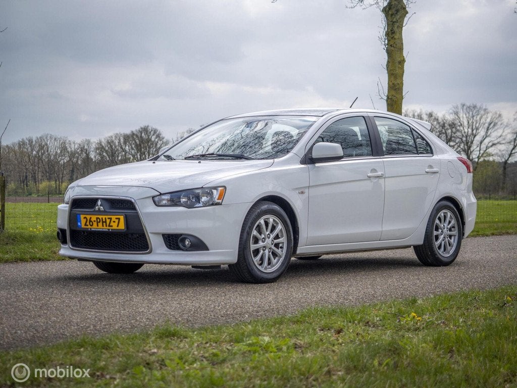 Mitsubishi Lancer met Sportpakket Nieuwe APK, Auto's, Mitsubishi, Voorwielaandrijving, Euro 5, Gebruikt, Zwart