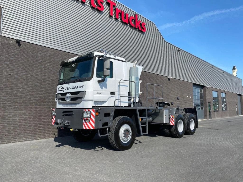 Mercedes-Benz TITAN 5560 Z52-600 F TITAN 5560 Z52-600 F 6X6, Auto's, Automaat, 600 pk, Wit, Mercedes-Benz