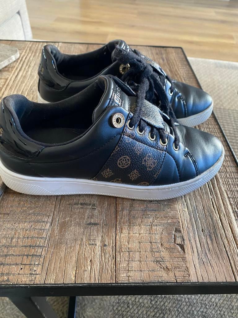Guess schoenen maat 37 zwart - Zo goed als nieuw, Ophalen of Verzenden, Zo goed als nieuw, Zwart, Sneakers of Gympen