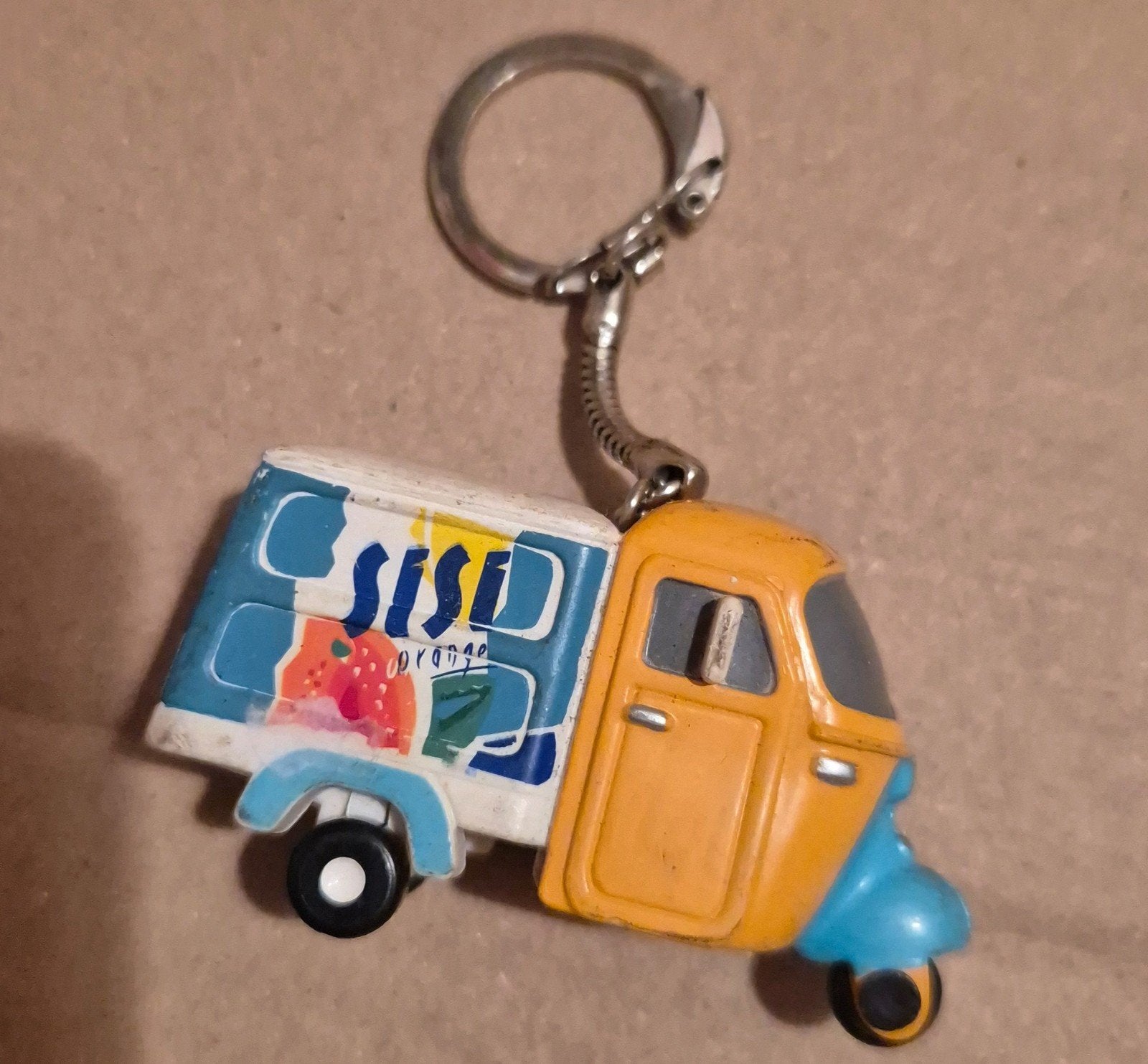 Sisi Orange Piaggio Ape sleutelhanger, Ophalen of Verzenden