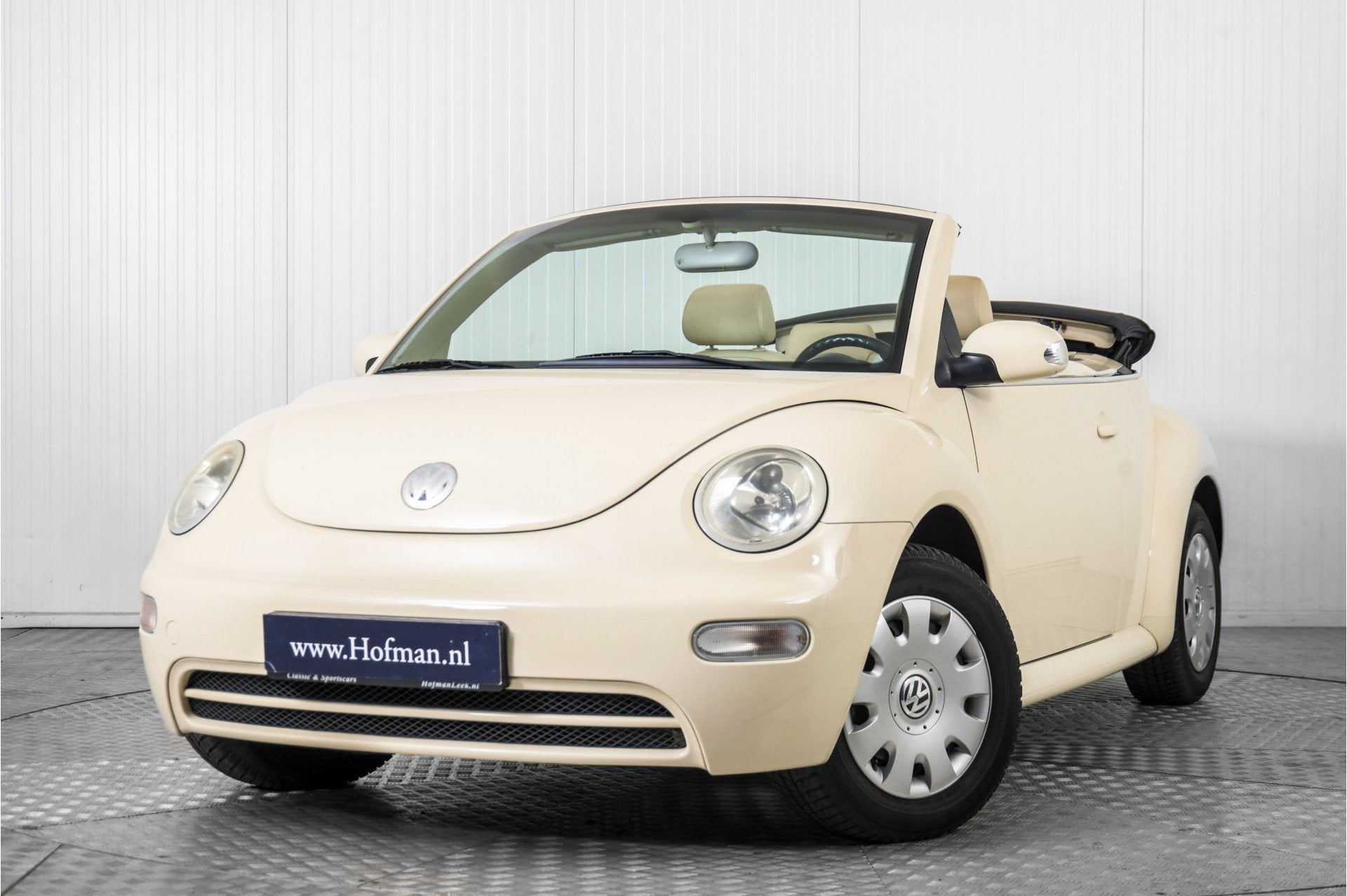 Volkswagen New Beetle Cabriolet 1.6 leer en airco 1e eigenaa, Gebruikt, Beetle (Kever), 4 cilinders, Cabriolet