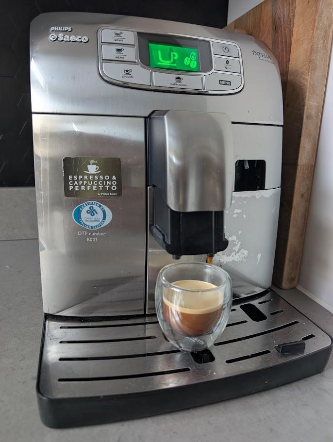 Philips Espresso Machine Saeco Intelia Evo, Witgoed en Apparatuur, Koffiezetapparaten, Afneembaar waterreservoir, Espresso apparaat