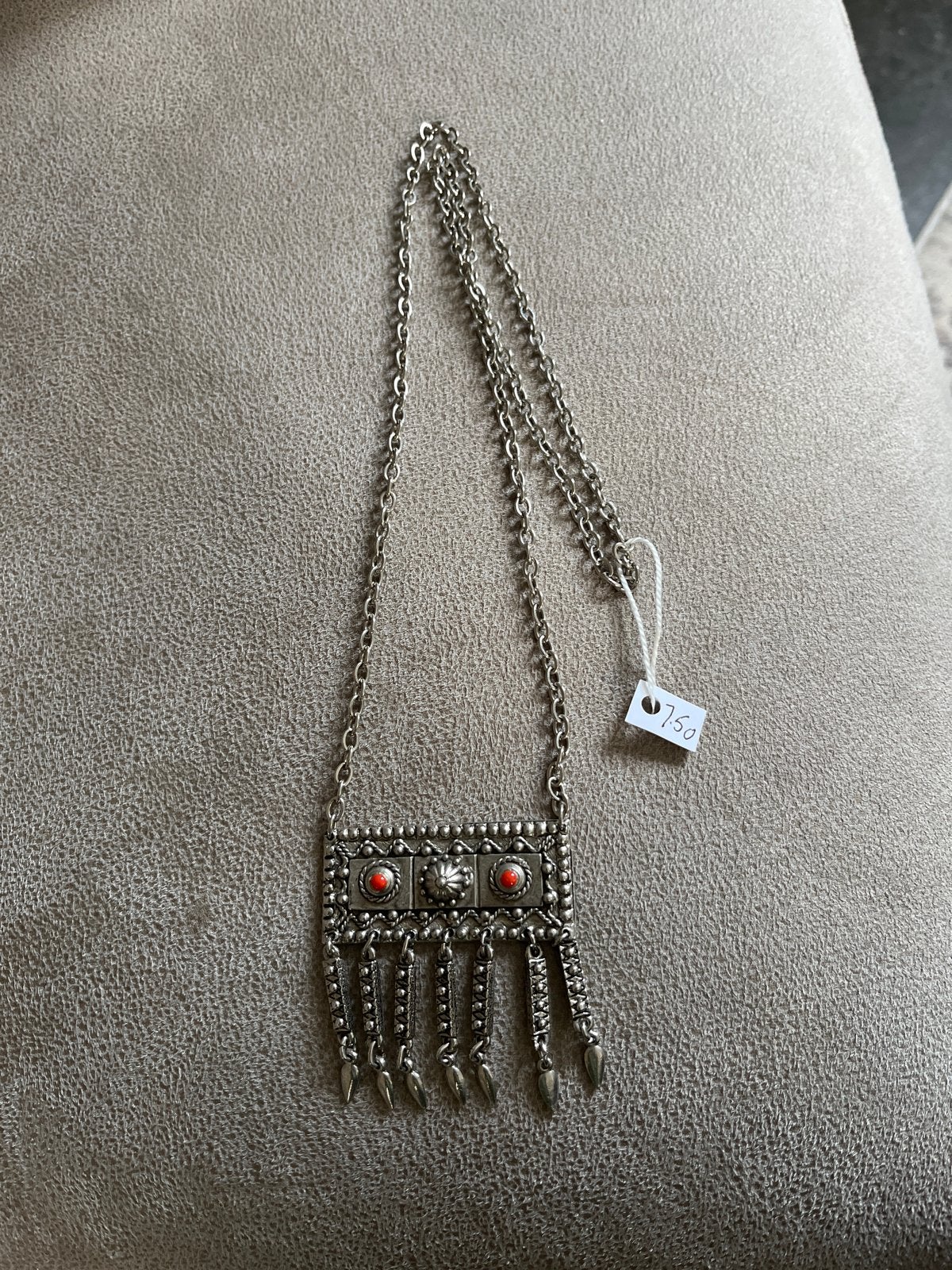 Vintage Zilverkleurige Ketting met Rode Accentstenen, Gebruikt, Ophalen of Verzenden, Zilver, Overige materialen