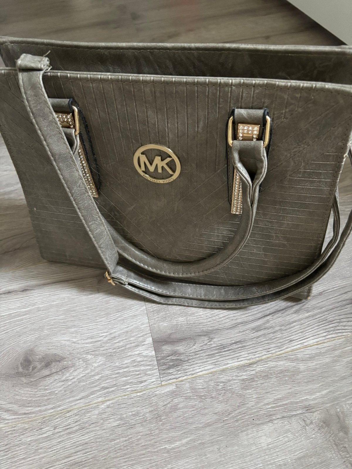 Michael Kors schoudertas, Sieraden, Tassen en Uiterlijk, Tassen | Schoudertassen, Ophalen, Zo goed als nieuw, Grijs