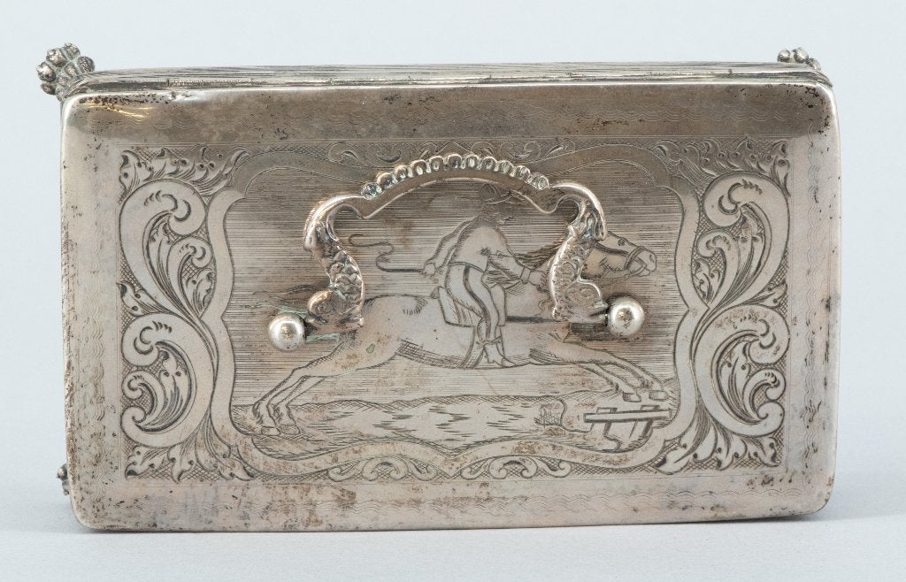 Zilveren tabaksdoos Holland 1858 grave decor jockey te paard, Ophalen, Zilver