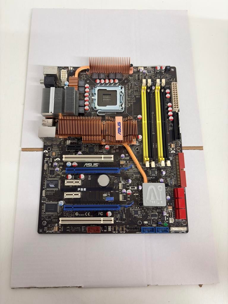 ASUS P5E Moederbord - Socket 775, DDR2, Computers en Software, Moederborden, Ophalen of Verzenden, Gebruikt, Intel, DDR2