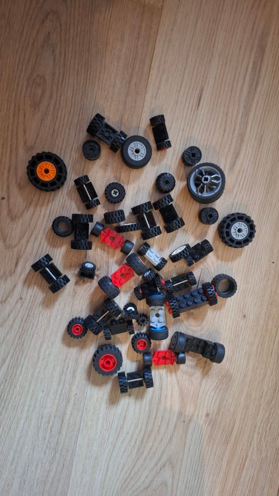 Grote partij LEGO wielen en assen - Diverse maten, Ophalen of Verzenden, Gebruikt, Losse stenen, Lego