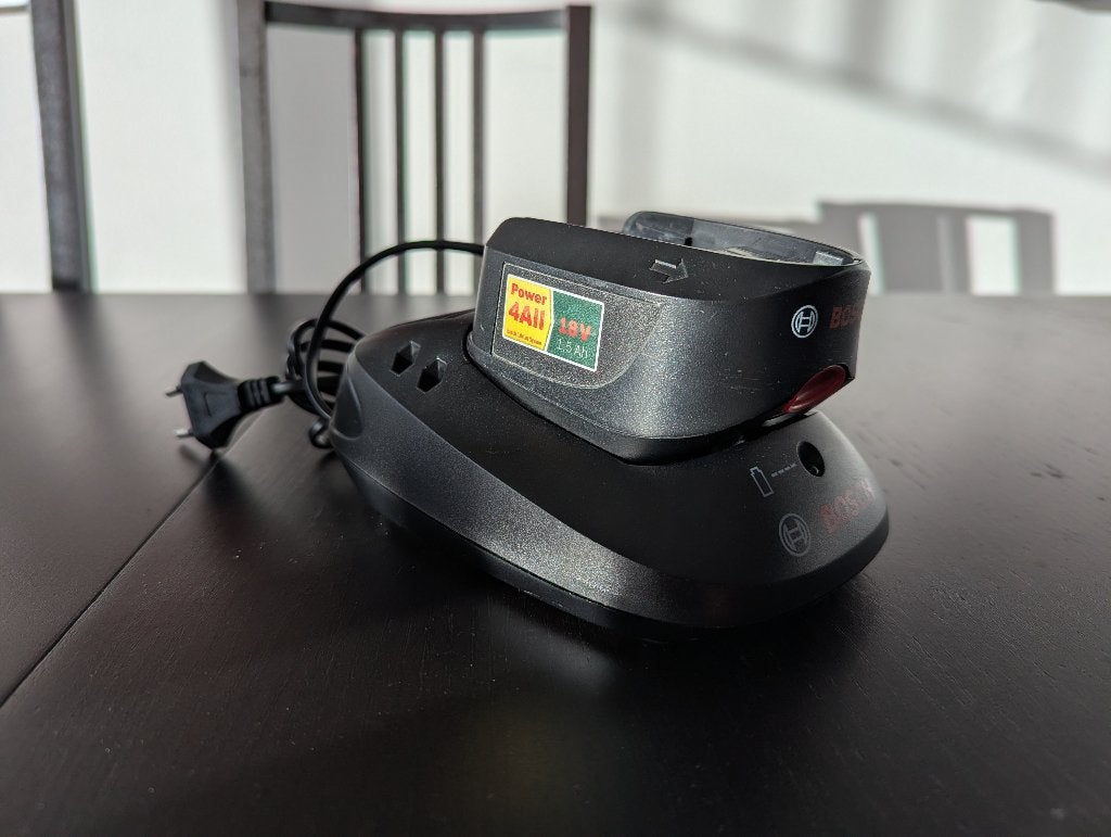 Bosch 18V acculader met 1,5 Ah accu, Ophalen, Zo goed als nieuw