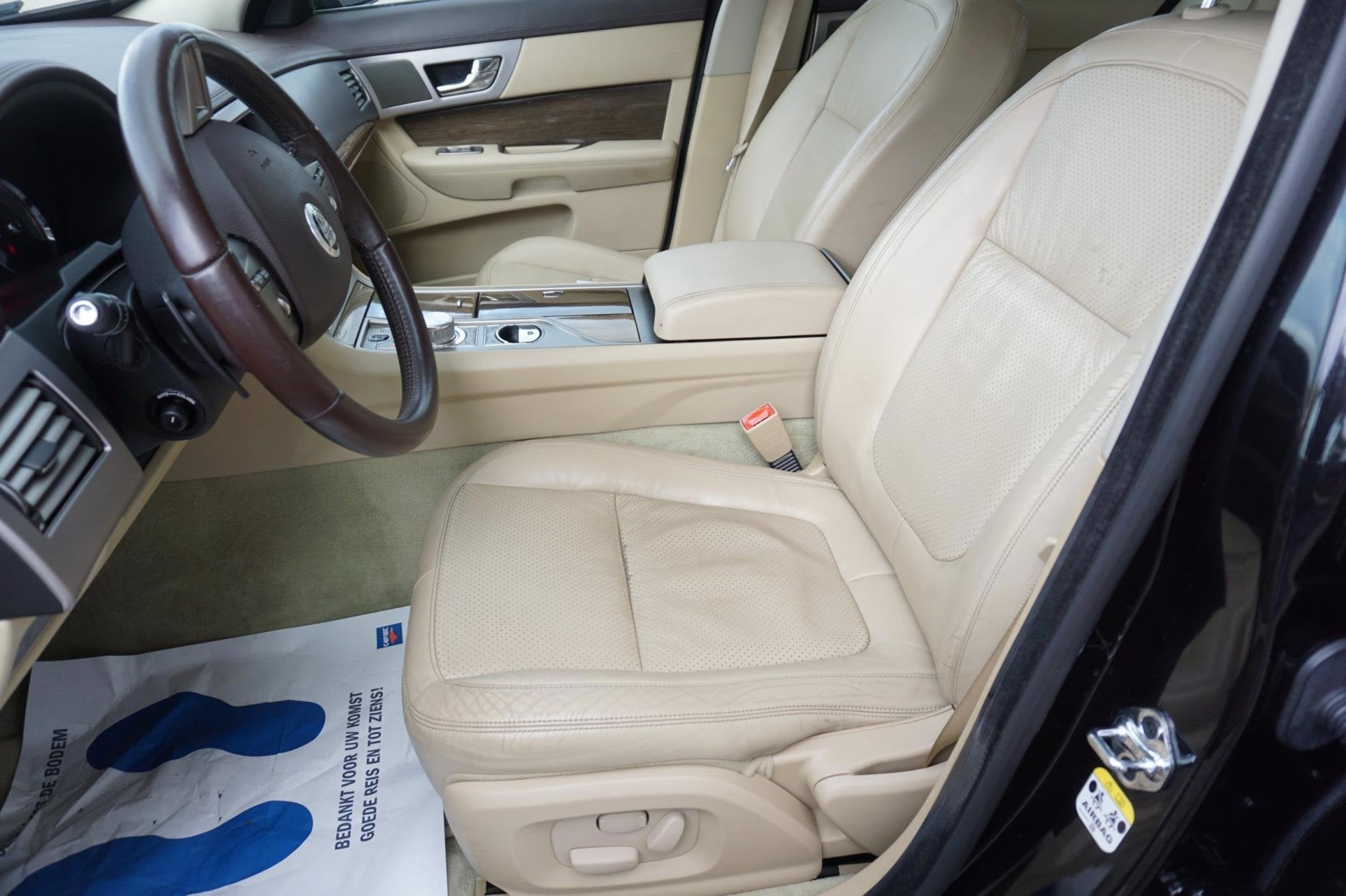 Jaguar XF 3.0D V6 Premium Luxury EX BPM/NAP / LEDER / CAMERA, Auto's, Automaat, Euro 5, Gebruikt, Beige