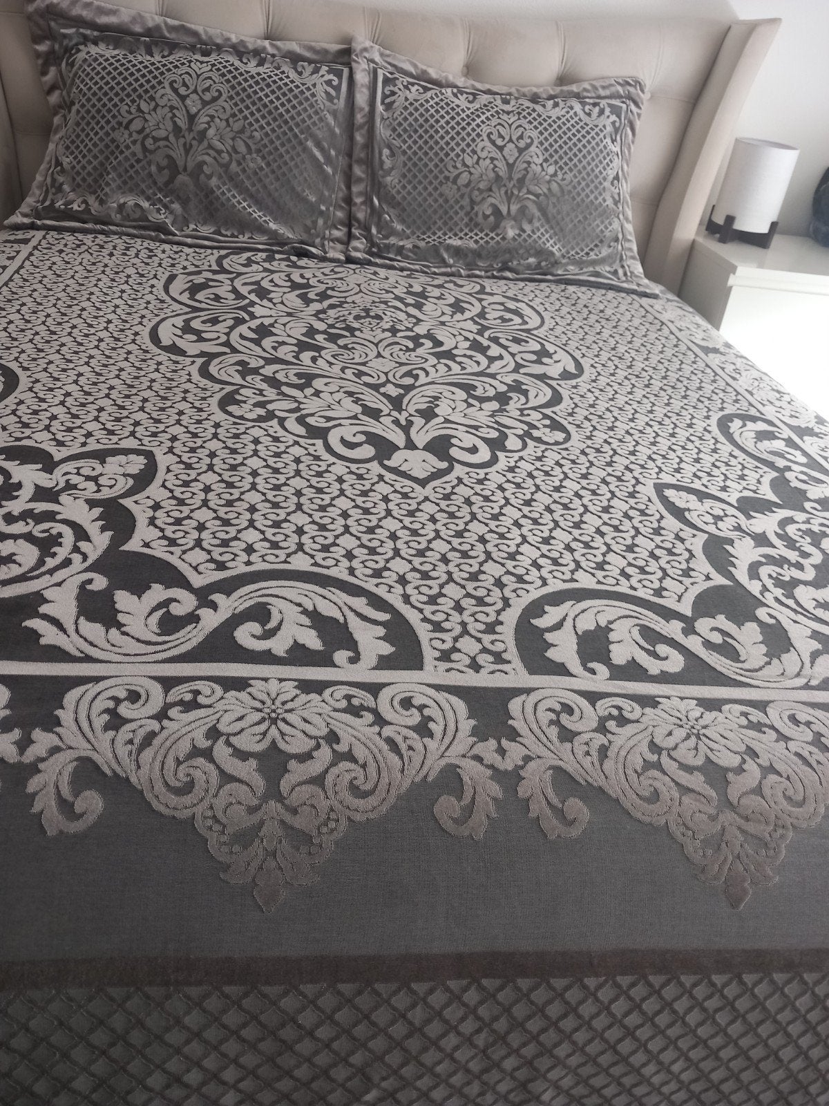 Luxe Bedsprei met Kussenslopen - Grijs/Zilver Barokpatroon, Overige merken, Jongetje of Meisje, Eenpersoonsbed, Ophalen of Verzenden