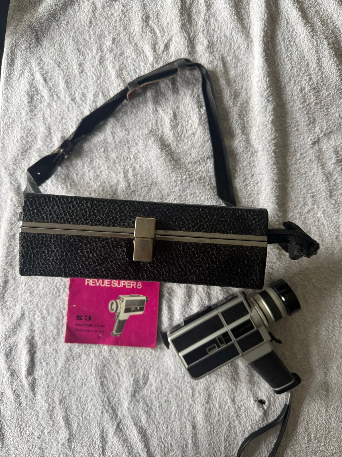Vintage Revue Super 8 filmcamera met originele koffer, Ophalen, 8mm, Camera