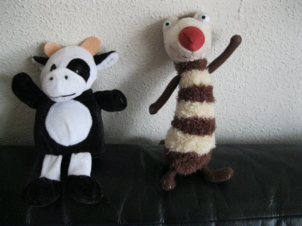 2 kleine knuffels: koe 18 cm. buidelrat 20 cm., Gebruikt, Ophalen of Verzenden, Meerkleurig, Klein (minder dan 20 cm)
