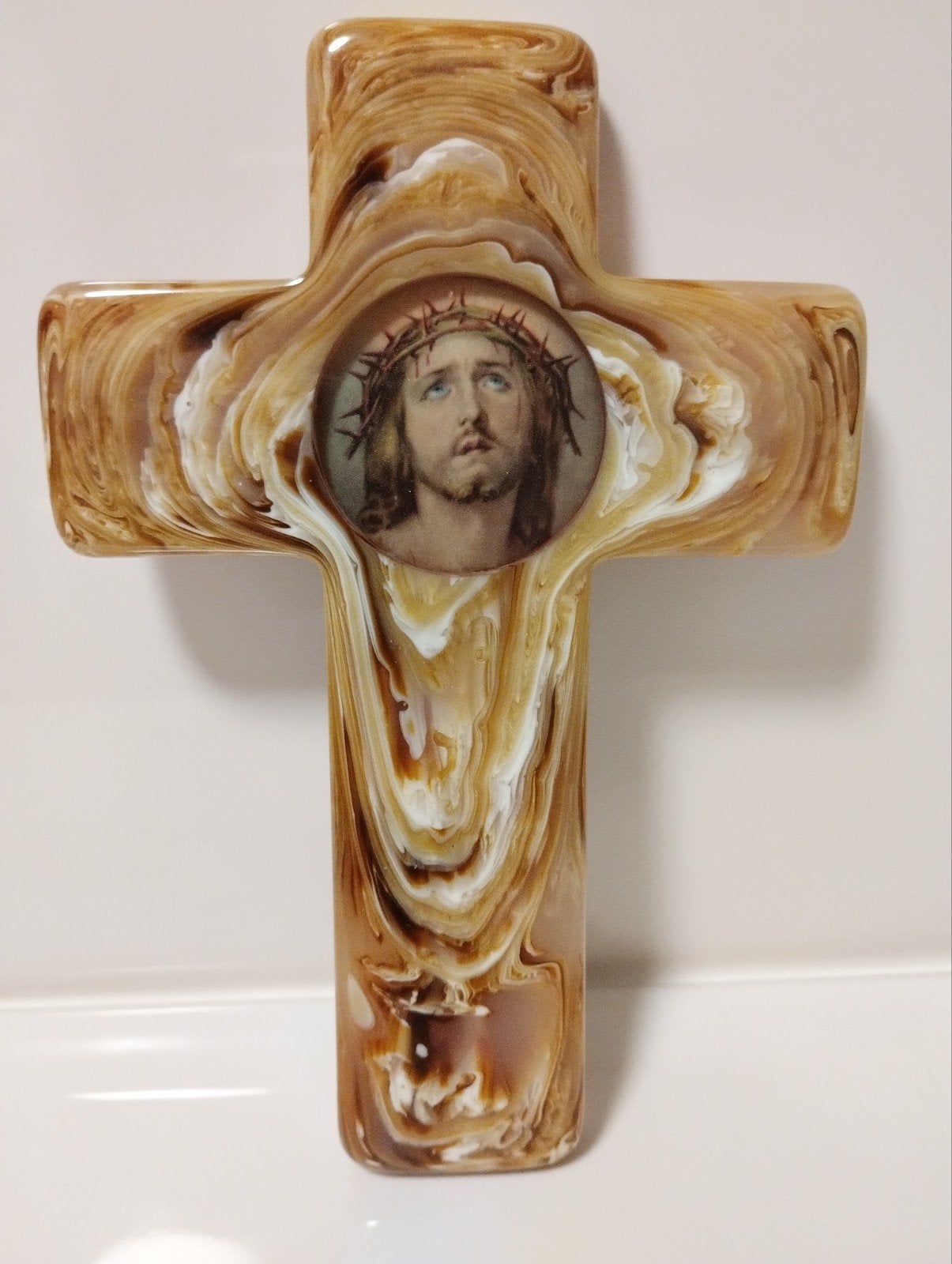 Jaren zestig Italiaans amber resin met epoxy kruisbeeld, Ophalen of Verzenden