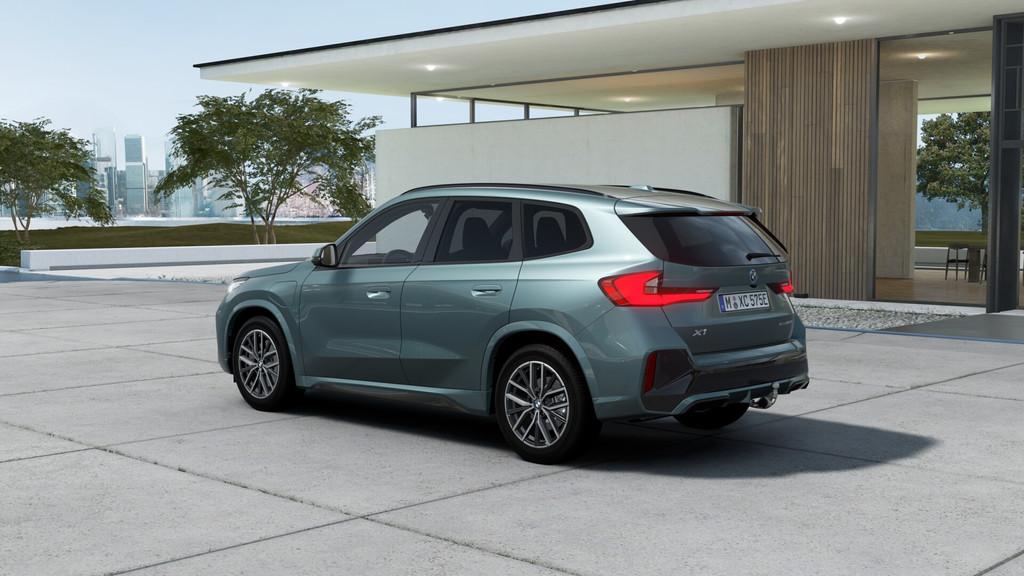 BMW X1 xDrive25e M Sport Automaat / Trekhaak / Sportstoelen, Auto's, BMW, Metallic lak, Zwart, Bedrijf, Hybride Elektrisch/Benzine