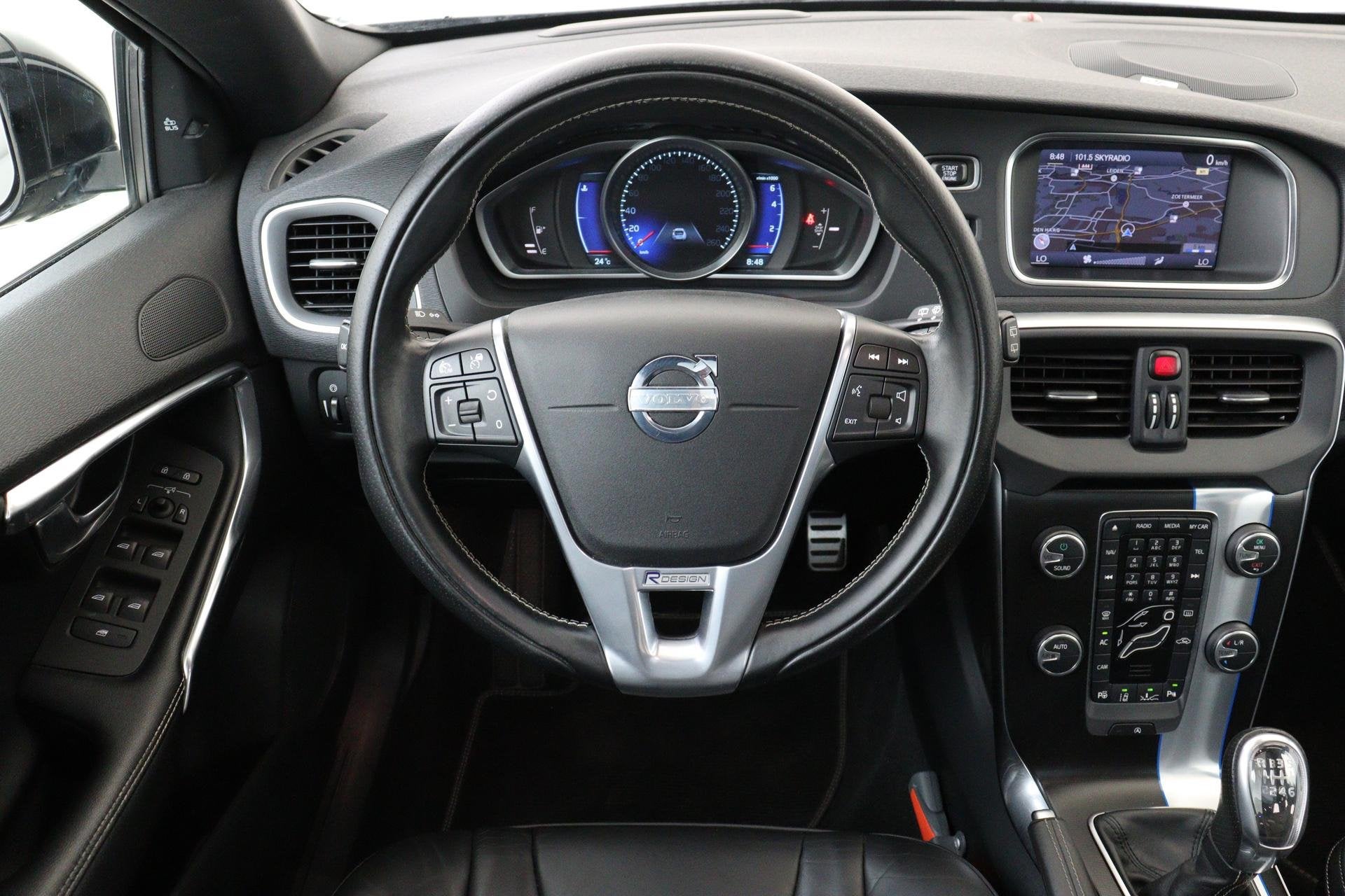 Volvo V40 T3 R-DESIGN -PANO.DAK|PREMIUM-SOUND|POWER-SEATS|LE, Voorwielaandrijving, Gebruikt, 4 cilinders, 150 pk