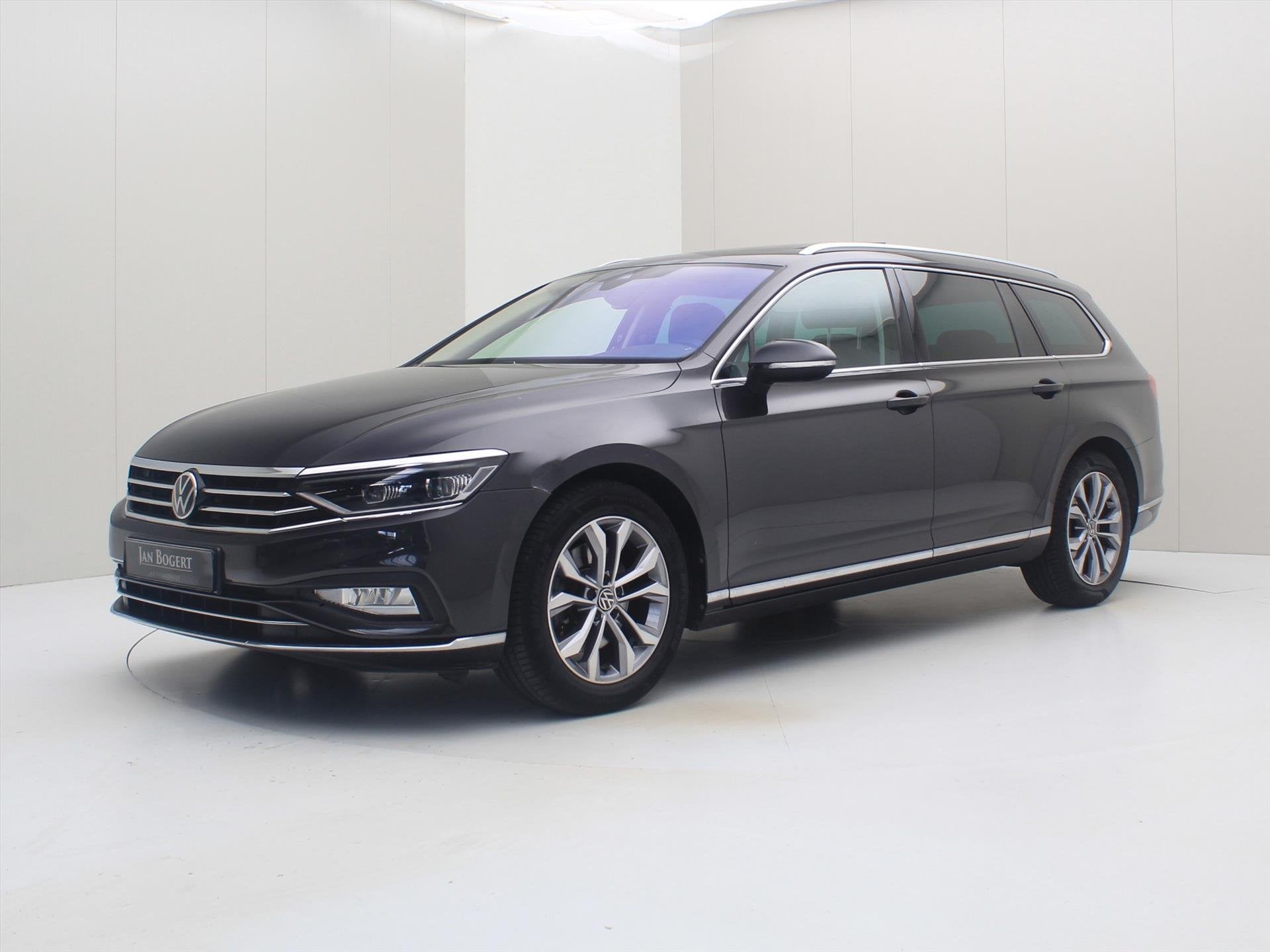 Volkswagen Passat Variant 1.5 TSI 150PK DSG7 ELEGANCE BUSINE, Auto's, Automaat, Dealer onderhouden, Gebruikt, Zwart