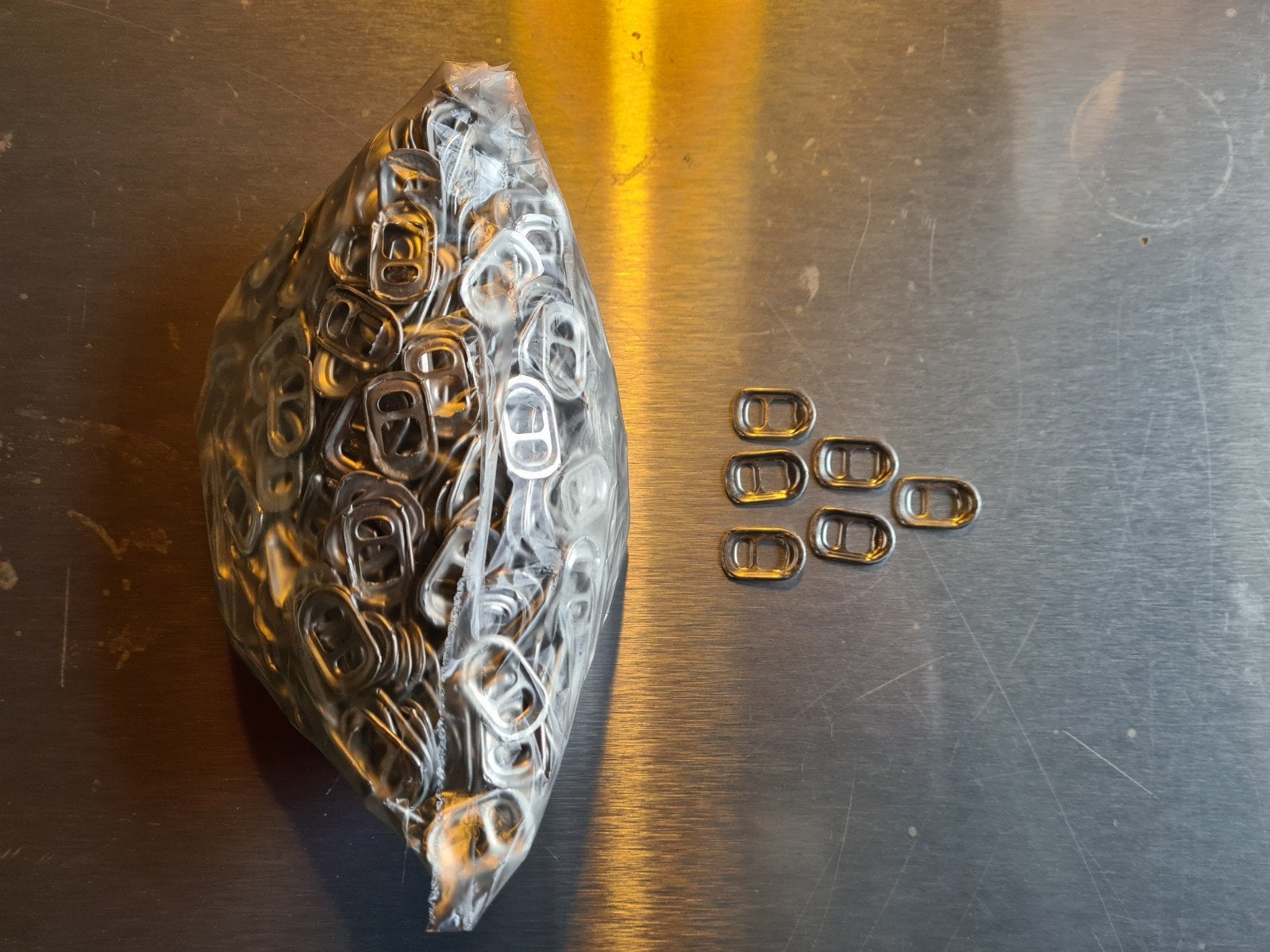 Zakje met aluminium lipjes van blikjes, Ophalen of Verzenden, Gebruikt