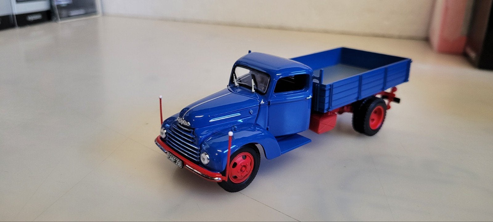 Minichamps 1951 Ford FK 3500, Ophalen of Verzenden, Zo goed als nieuw, Bus of Vrachtwagen, MiniChamps