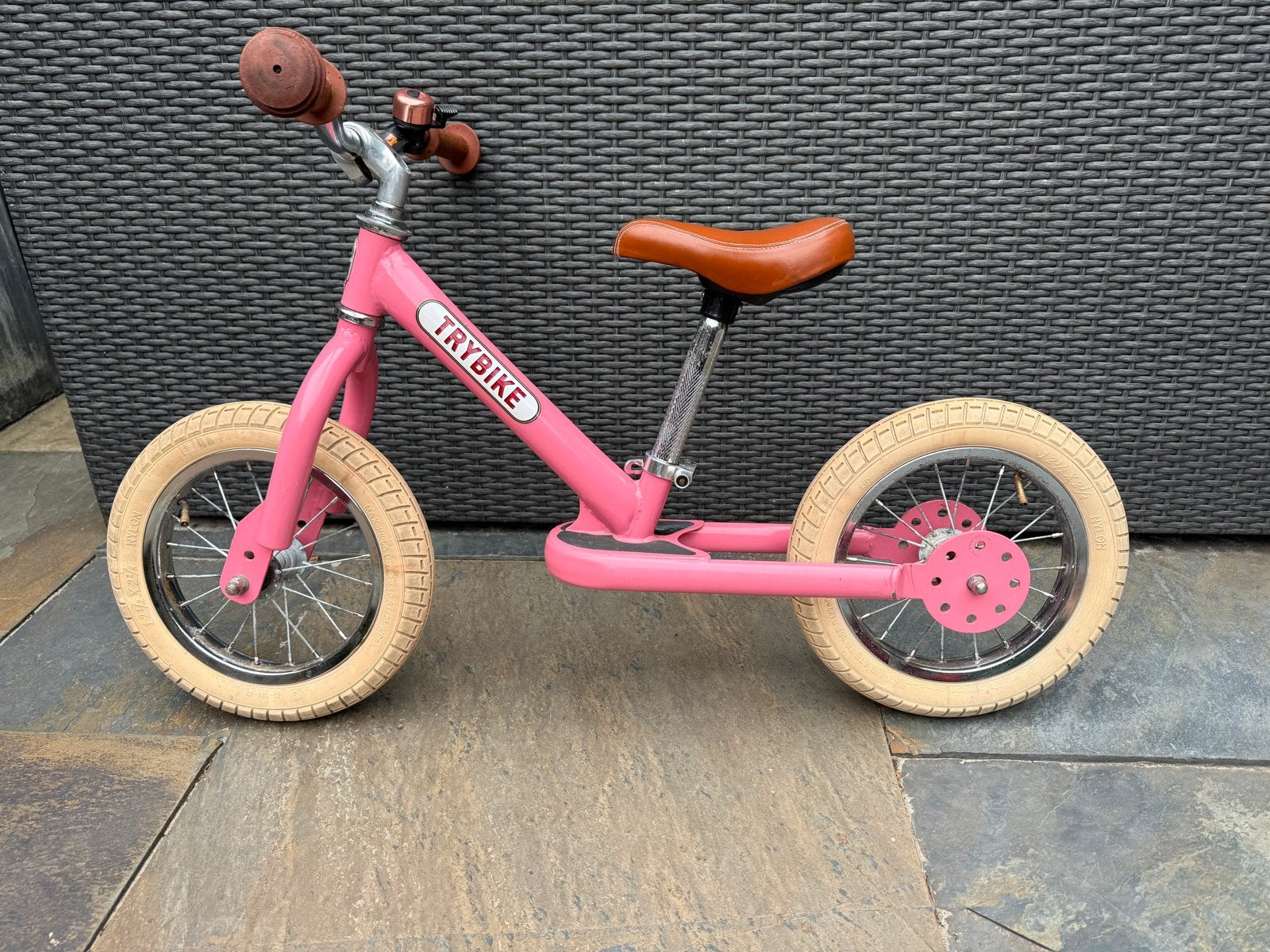 Trybike loopfiets roze - Derde wiel lek, moet geplakt worden, Ophalen, Gebruikt, Loopfiets