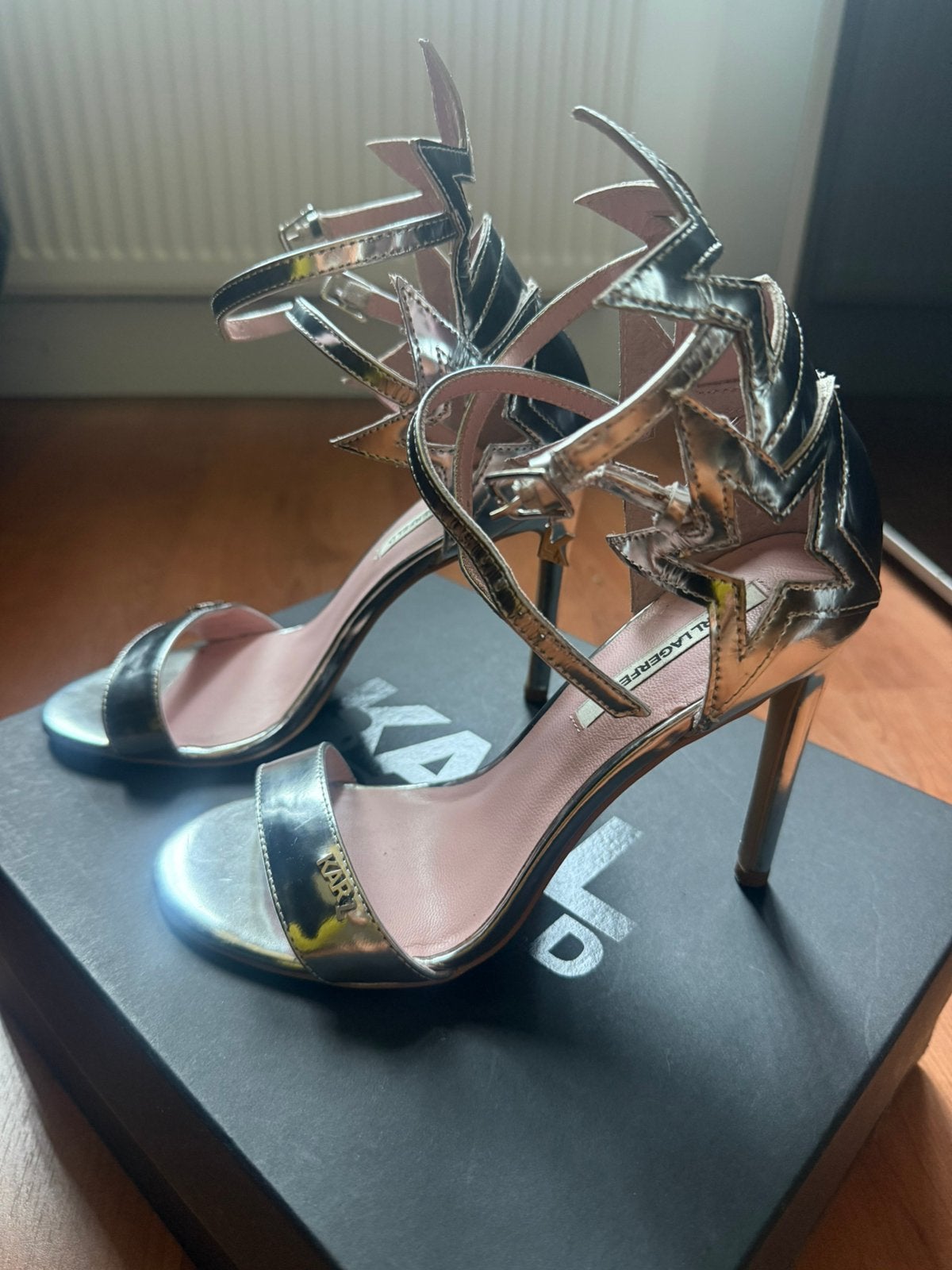 Karl lagerfeld schoenen hakken sandalen, Kleding | Dames, Schoenen, Overige kleuren, Zo goed als nieuw, Sandalen of Muiltjes, Ophalen of Verzenden