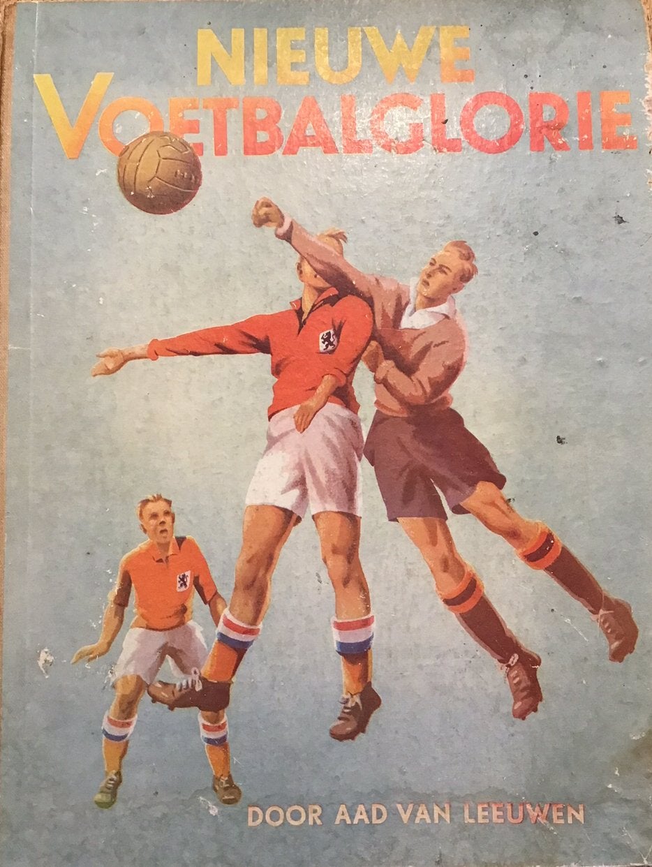 Een oud boek over voetbal., Antiek en Kunst, Antiek | Boeken en Bijbels, Ophalen
