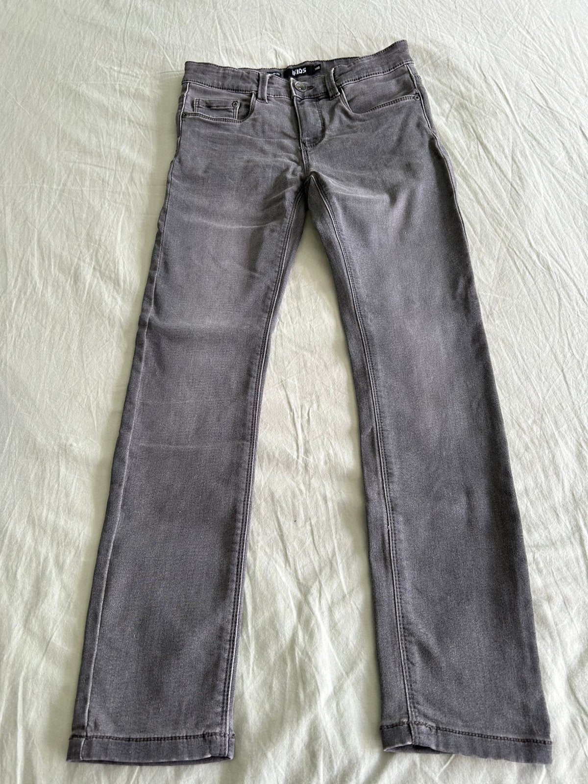 Nieuwe grijze Skinny Fit jeans maat 146, Ophalen of Verzenden, Nieuw, Jongen, Broek