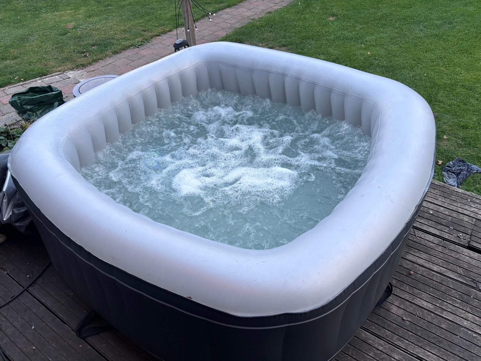 Netspa CANYON Opblaasbare Jacuzzi, Tuin en Terras, Ophalen, Zo goed als nieuw, Afdekzeil, Opblaasbaar