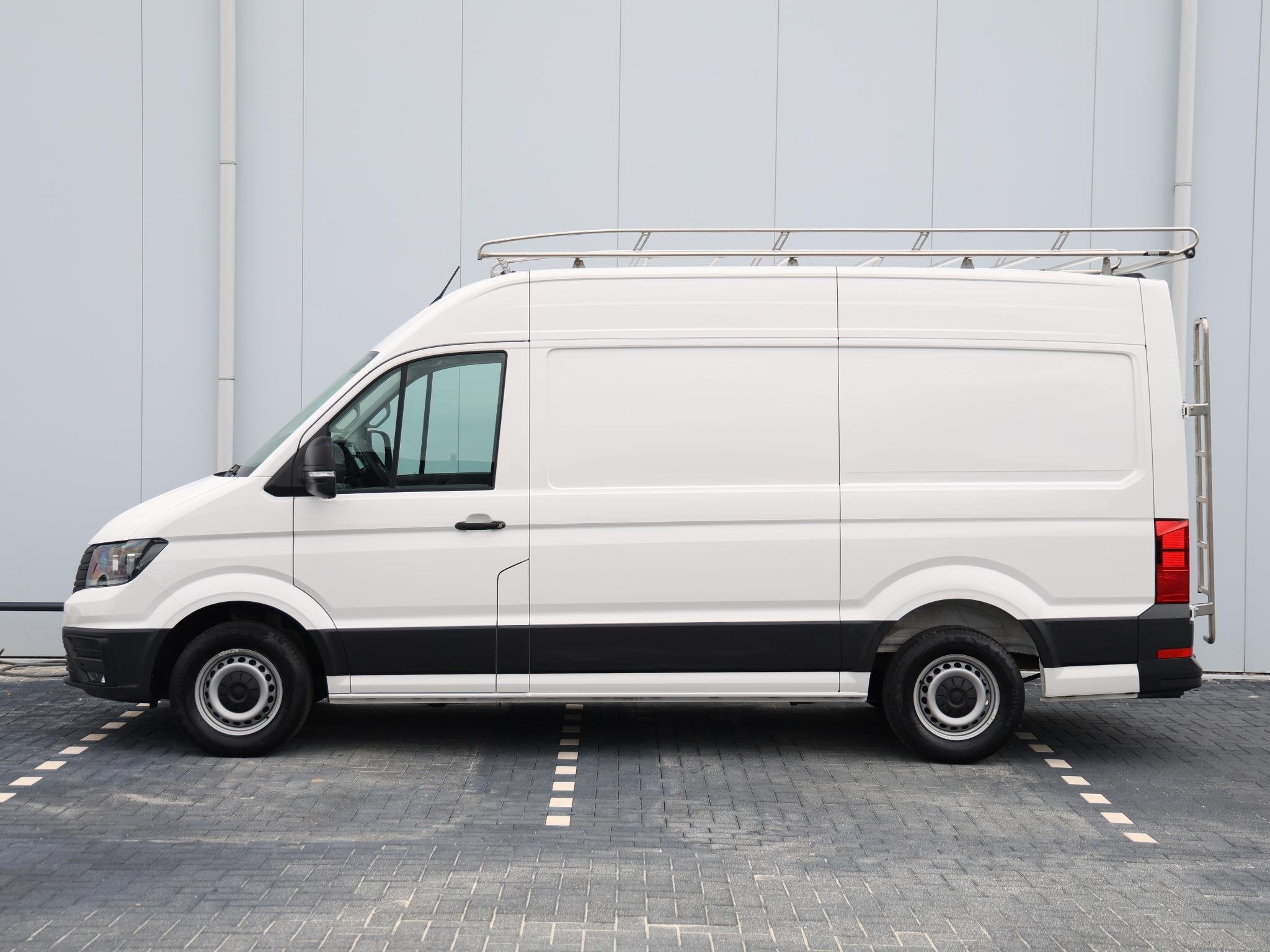 Volkswagen Crafter 35 2.0 TDI 140pk L3H3 Comfortline | Navig, Voorwielaandrijving, Stof, Gebruikt, 4 cilinders