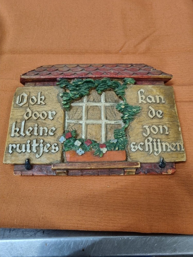 tekst muurhangerhanger ook door kleine ruitjes kan ....., Ophalen of Verzenden, 'T Olde Gre-j, Info@toldegrej.nl, Endepoelstraat 20f Didam