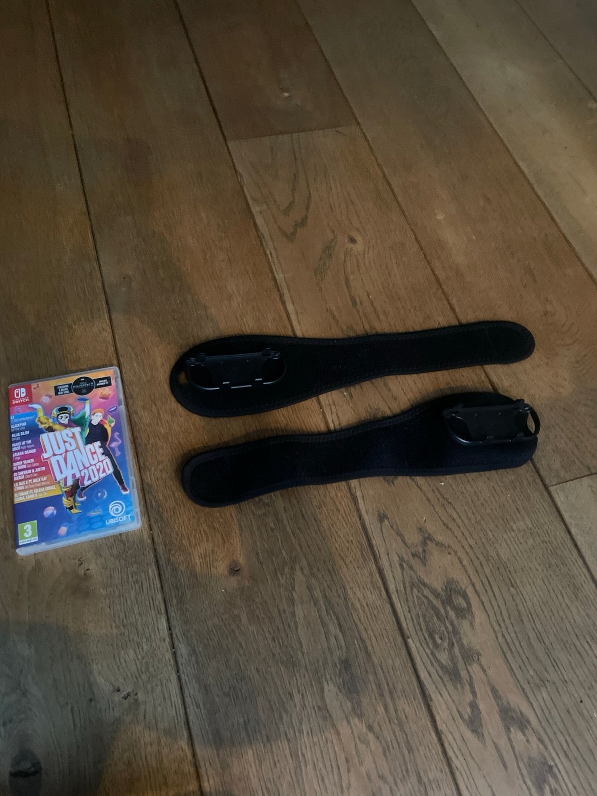 Just Dance 2020 (Nintendo Switch) met polsbandjes, Spelcomputers en Games, Spelcomputers | Nintendo Switch, Met games, Ophalen of Verzenden