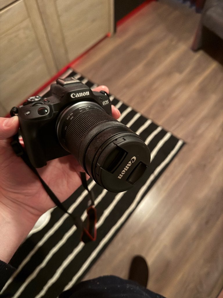 Canon EOS R50 Dual Lens Kit (18-45mm + 55-210mm), Audio, Tv en Foto, Ophalen, Accu, Zo goed als nieuw, 8 keer of meer
