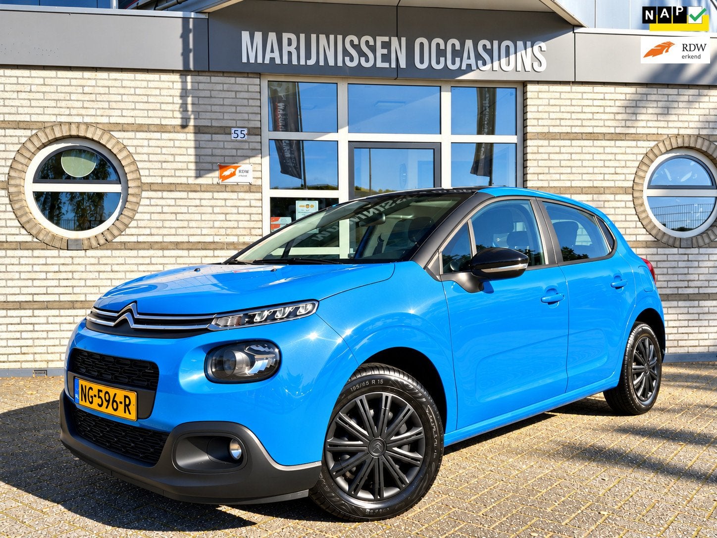 Citroen C3 1.6 BlueHDi Feel |Pano|Airco|CarPlay|Navi|PDC|, Voorwielaandrijving, 4 cilinders, Blauw, Verwarmde buitenspiegels